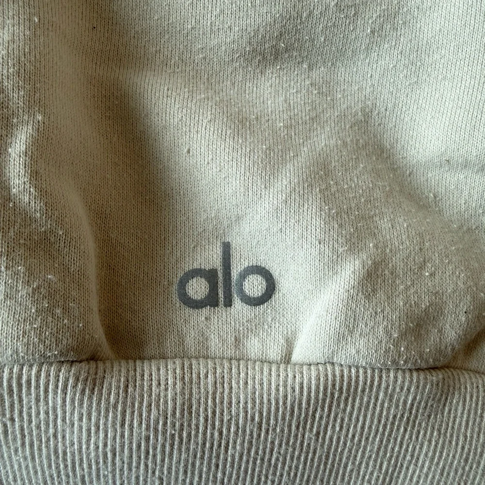 ALO Yoga Ivory sweatshirt XS - Picture 4 of 5